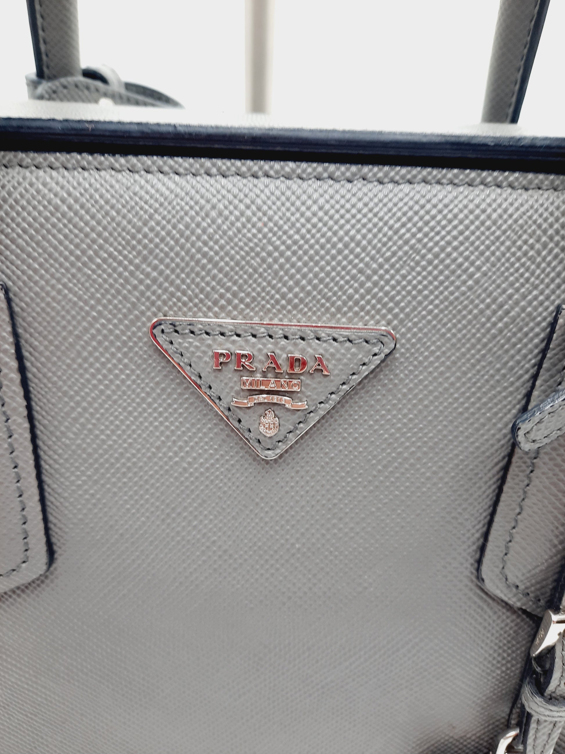 Prada Saffiano Cuir Marmo Grey Tote Shoulder Handbag Large Size RRP 4600$. SASHAANT