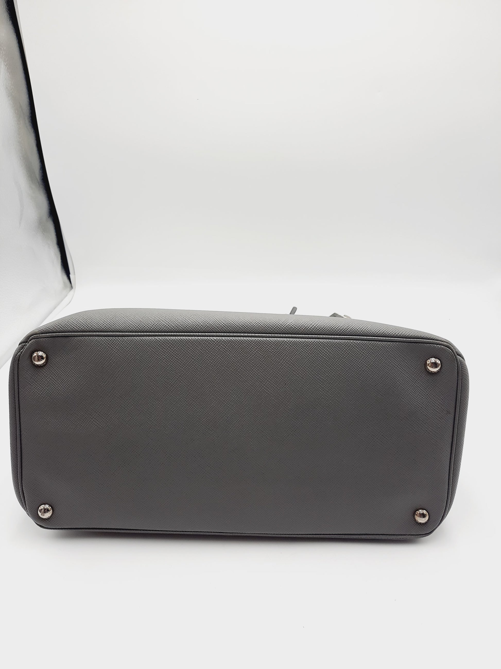 Prada Saffiano Cuir Marmo Grey Tote Shoulder Handbag Large Size RRP 4600$. SASHAANT