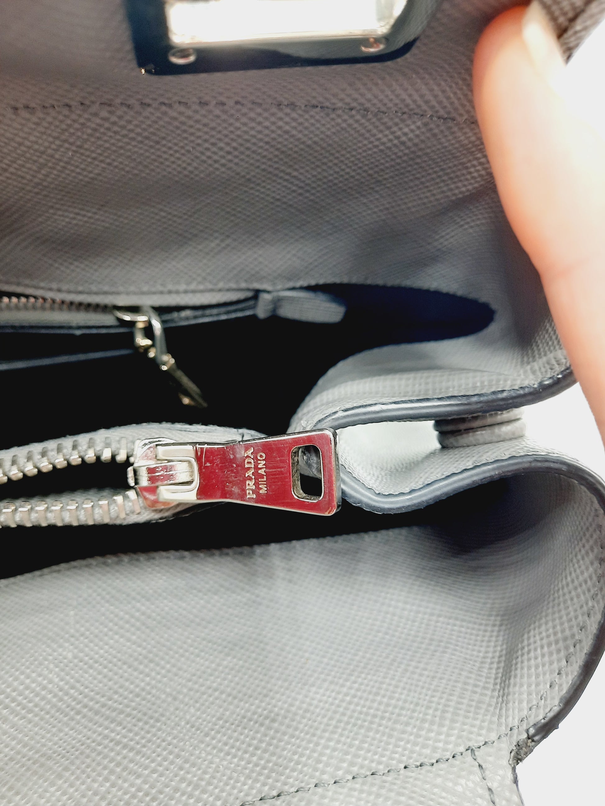 Prada Saffiano Cuir Marmo Grey Tote Shoulder Handbag Large Size RRP 4600$. SASHAANT