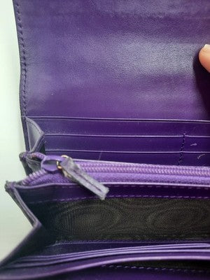 Gucci Women's Signature Leather Long Wallet Closure Button Purple Colour 💜. 