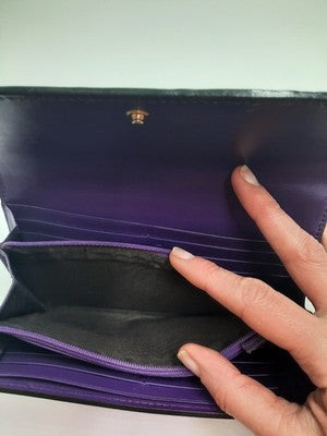 Gucci Women's Signature Leather Long Wallet Closure Button Purple Colour 💜. 