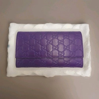 Gucci Women's Signature Leather Long Wallet Closure Button Purple Colour 💜. 