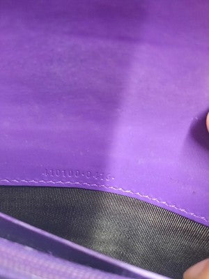 Gucci Women's Signature Leather Long Wallet Closure Button Purple Colour 💜. 
