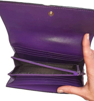 Gucci Women's Signature Leather Long Wallet Closure Button Purple Colour 💜. 