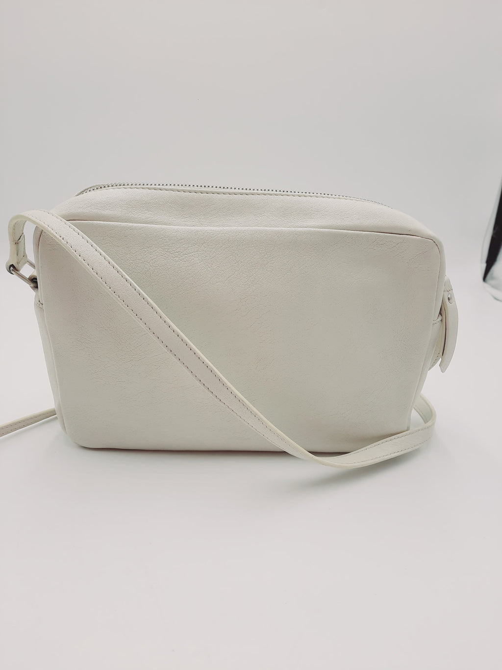 YSL Saint Laurent Lou Camera Shoulder Crossbody Handbag Small Size White Colour. YSL Saint Laurent