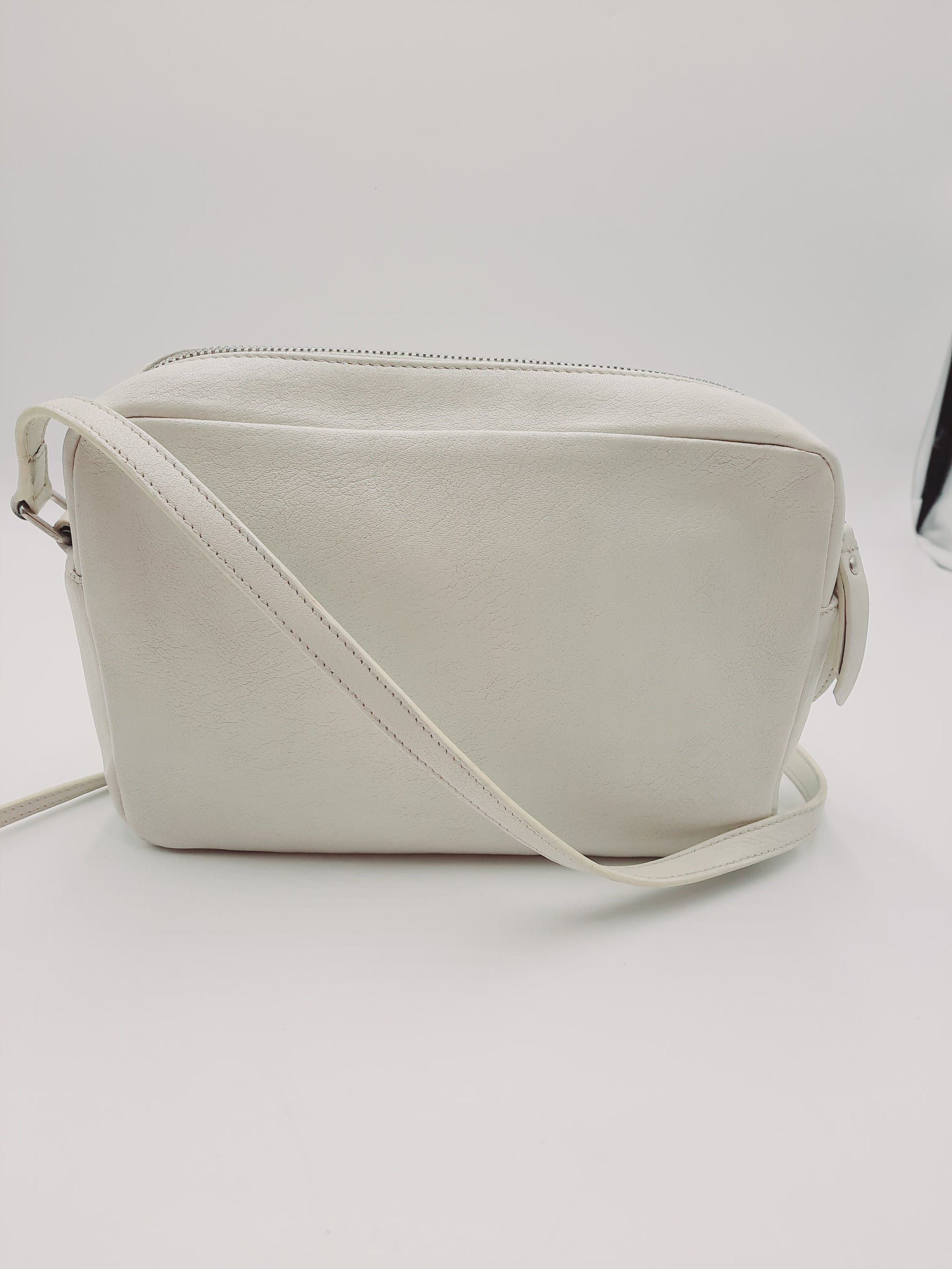 YSL Saint Laurent Lou Camera Shoulder Crossbody Handbag Small Size White Colour. YSL Saint Laurent